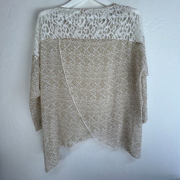 Chico’s Womens Woodblock Geo Lucinda Tan Sheer Lace Top Size 2 Splitback Casual - Picture 2 of 8